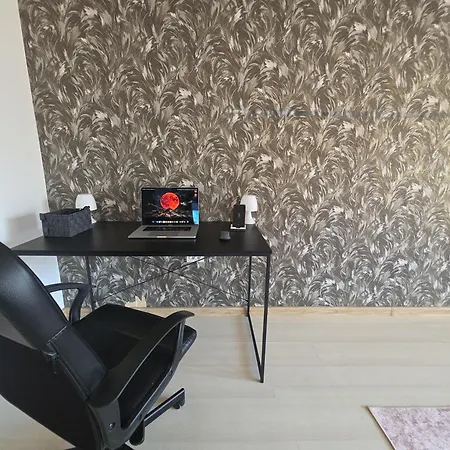 Easy Apartment *